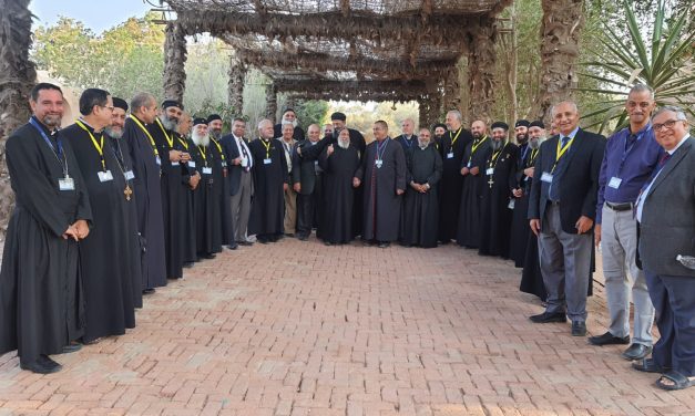 كهنة وقسوس مجلس كنائس مصر يصلون من أجل سلام العالم و الأراضي المقدسة