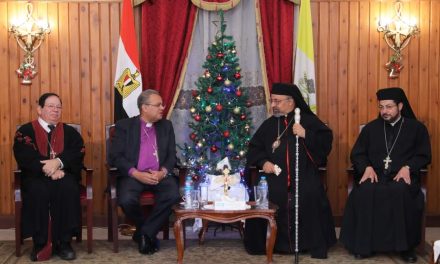 رئيس الطائفة الإنجيلية يهنئ بطريرك الأقباط الكاثوليك بعيد الميلاد المجيد: رسالة الميلاد فرح ومحبة وسلام للعالم