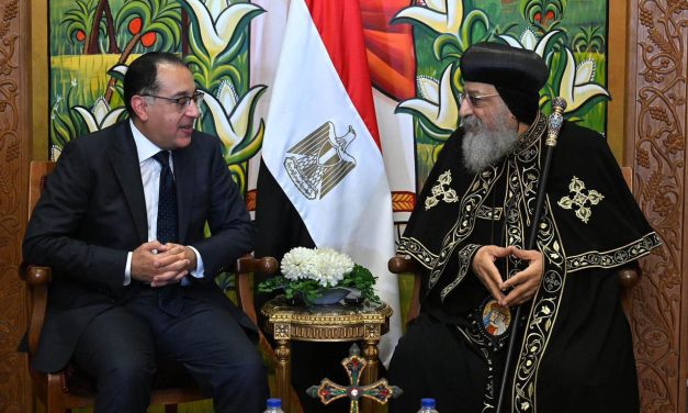 رئيس الوزراء يهنئ البابا تواضروس الثاني بعيد الميلاد المجيد