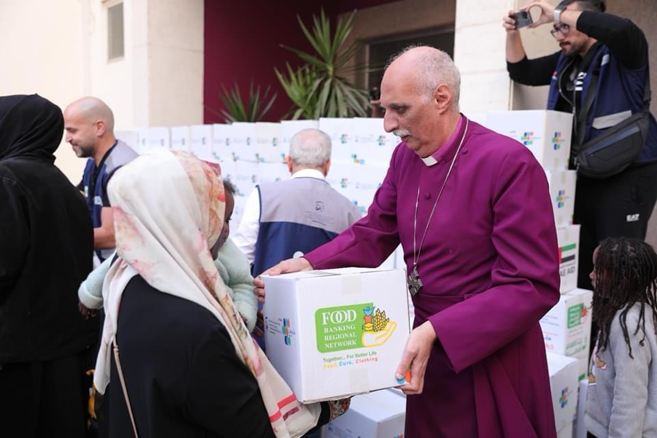 تحت عنوان “صناع الأمل”.. قطاع اللاجئين ينظم يومًا لتوزيع المساعدات