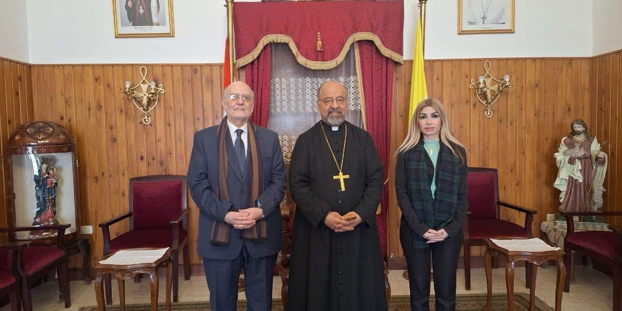 غبطة البطريرك الأنبا إبراهيم إسحق يستقبل الأمين العام لمجلس كنائس الشرق الأوسط البروفسور ميشال عبس ومناقشات حول الدور المسيحي والتحديات الإنسانية بالمنطقة