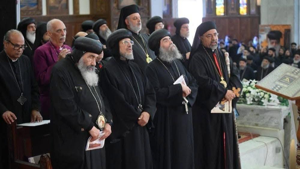 أمين عام مجلس كنائس مصر يشارك في جنازة نيافة الأنبا باخوميوس ويقدّم التعزية لقداسة البابا تواضروس الثاني